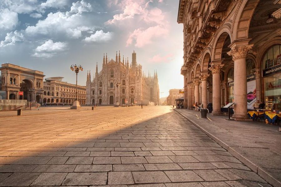 Alba in Piazza Duomo